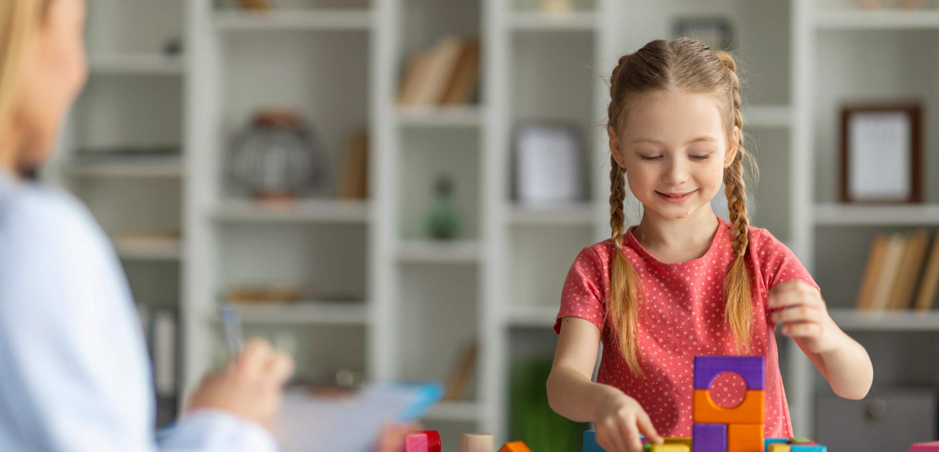 Child participating in in-home ABA therapy by Apara Autism Centers